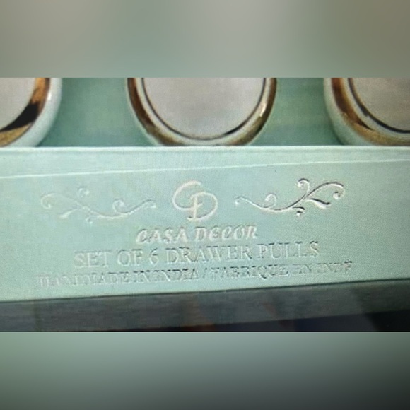 Casa Decor White Drawer Knobs with Gold Trim Set of 6 NEW - Picture 3 of 3